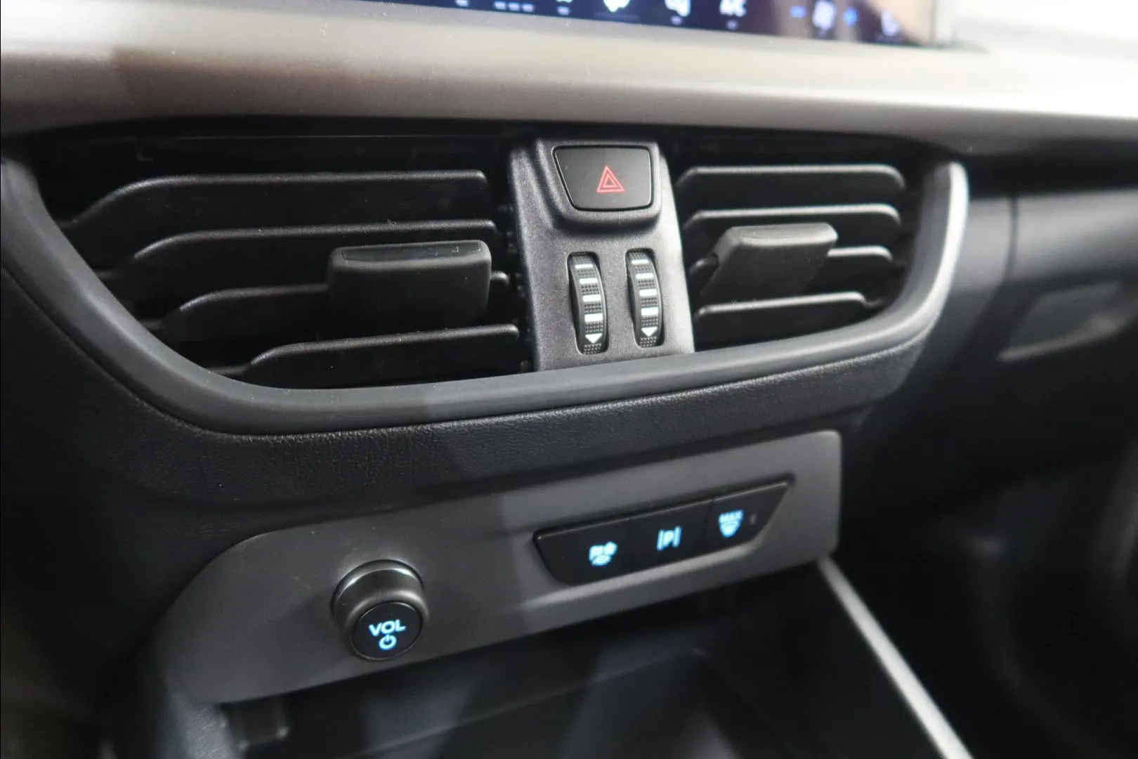Ford Transit Courier XTR-729 carousel image