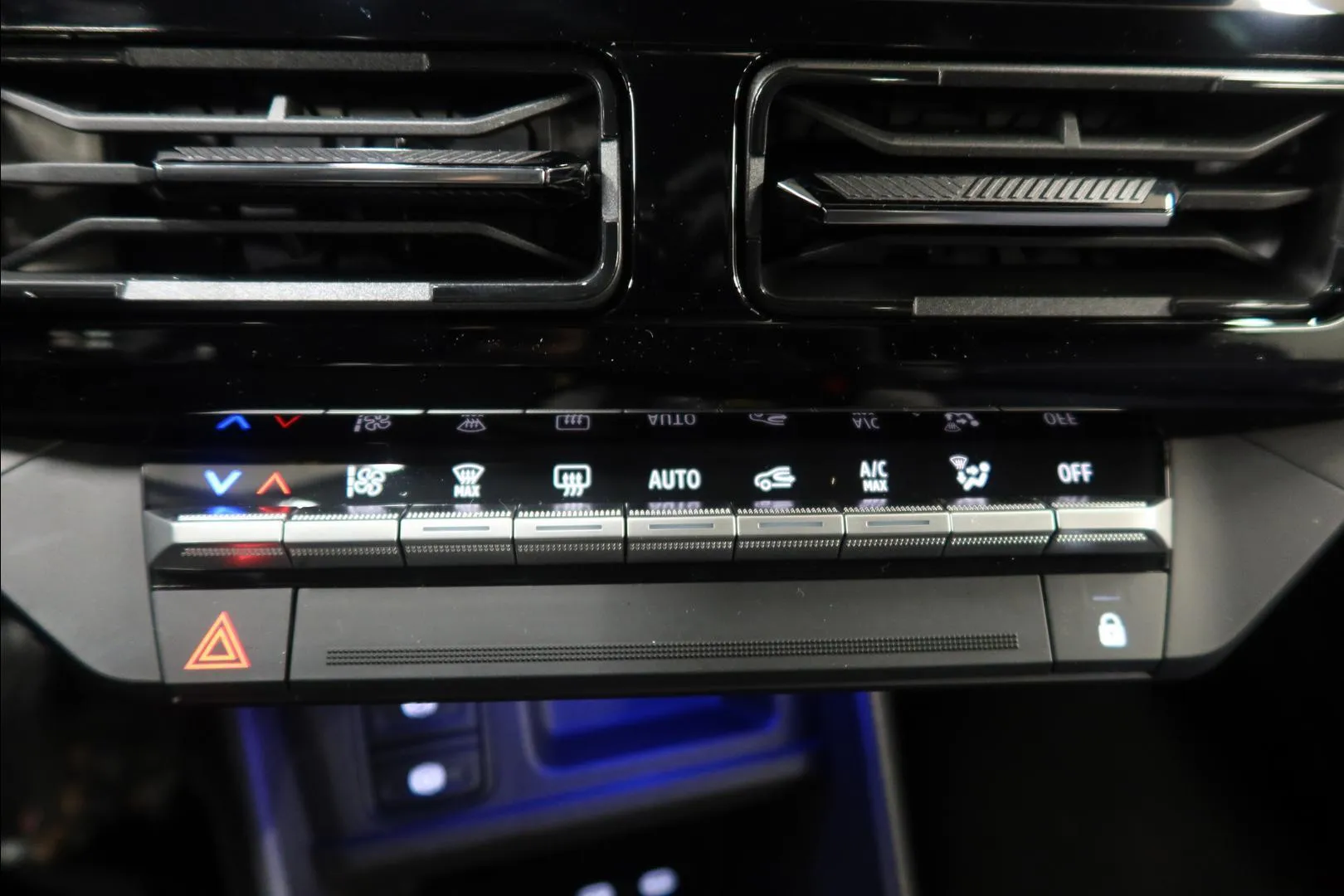Nissan Micra YME-738 carousel image