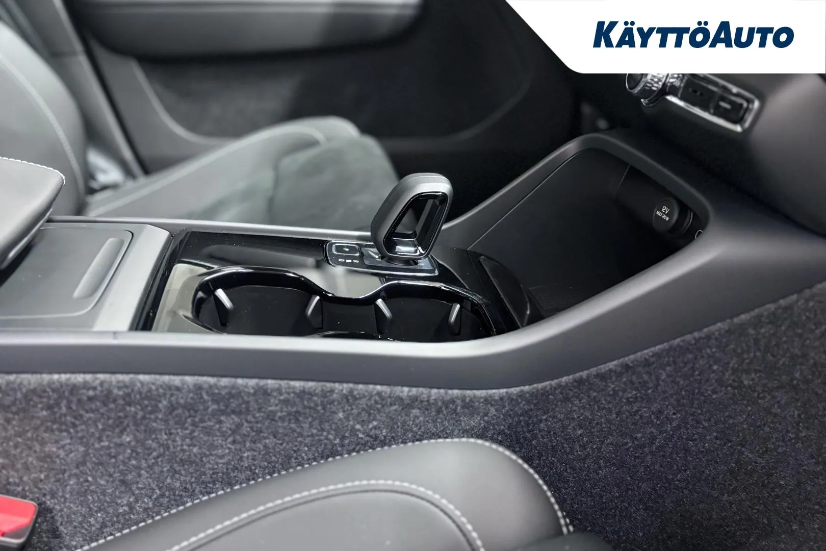 Volvo EC40 NOH-855 carousel image