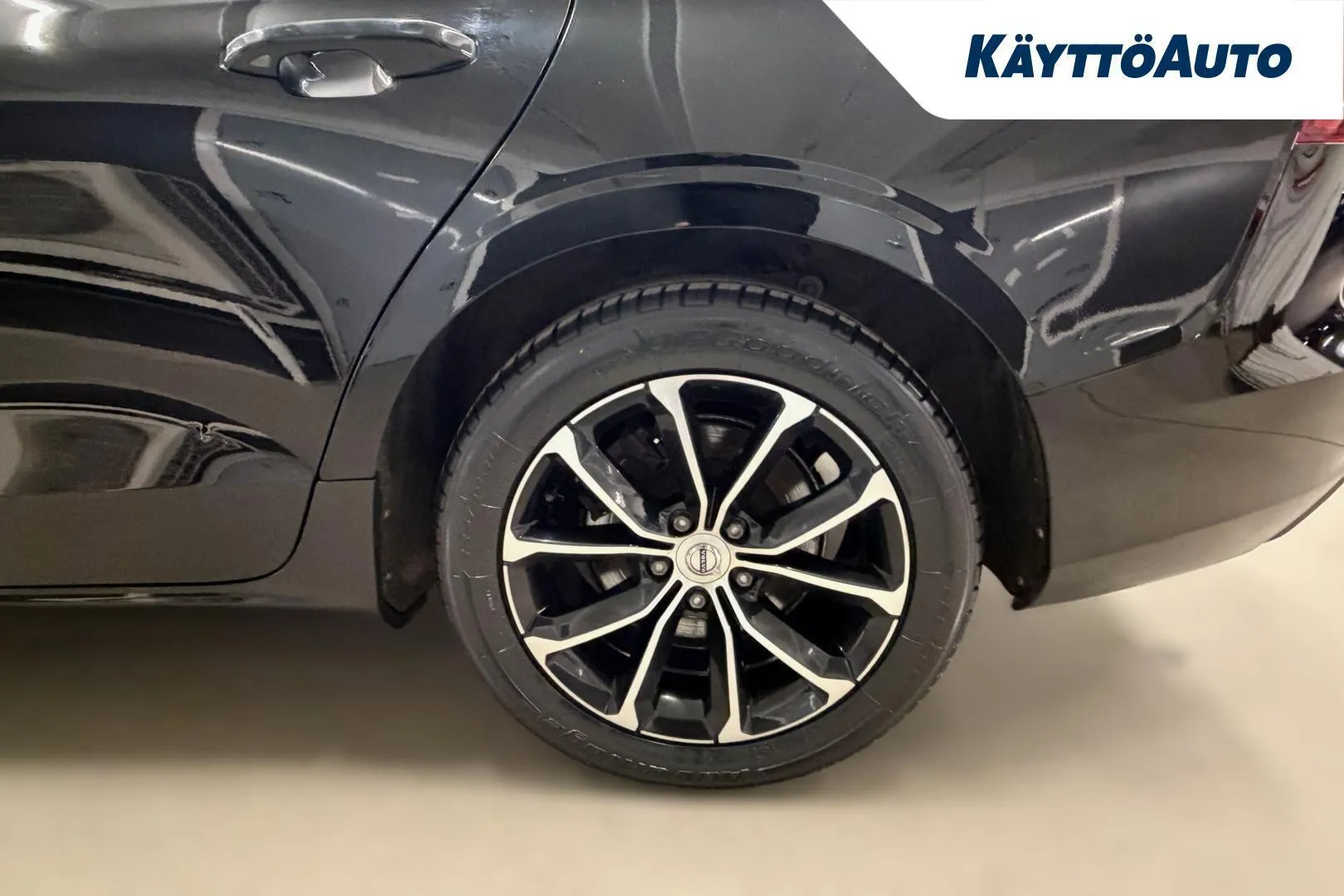 Volvo V60 YXN-536 carousel image