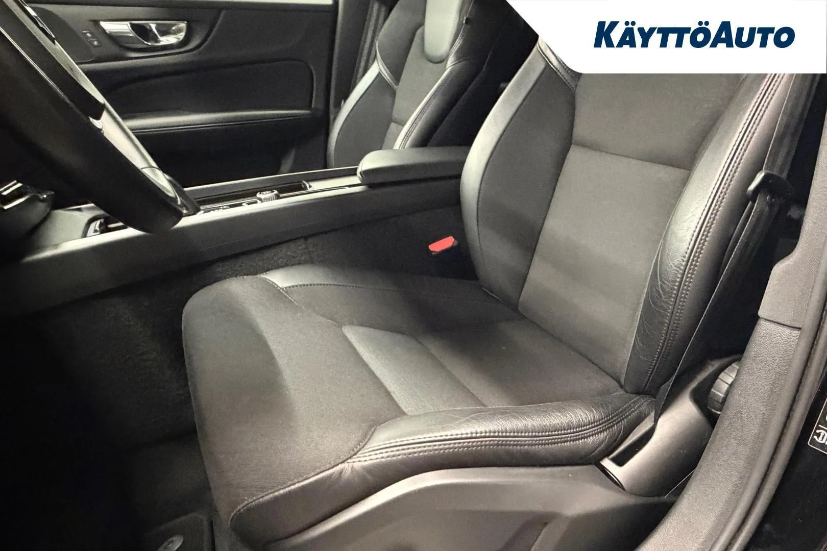 Volvo V60 YXN-536 carousel image