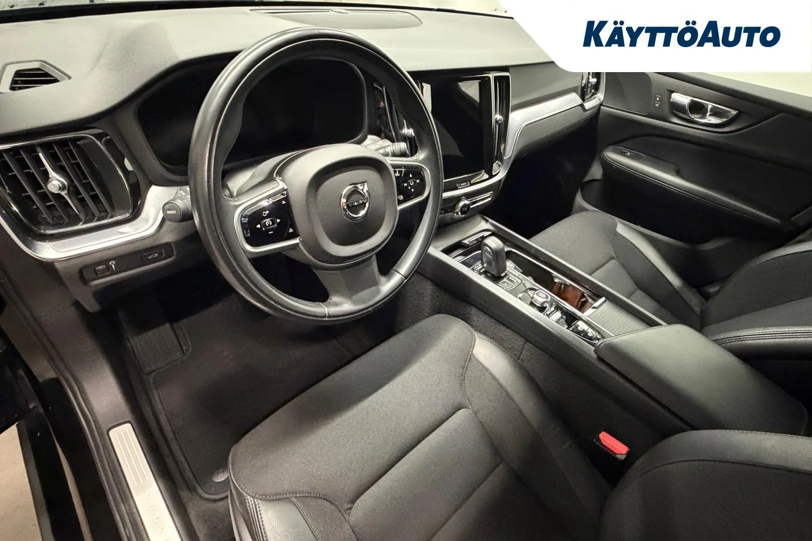 Volvo V60 YXN-536 carousel image