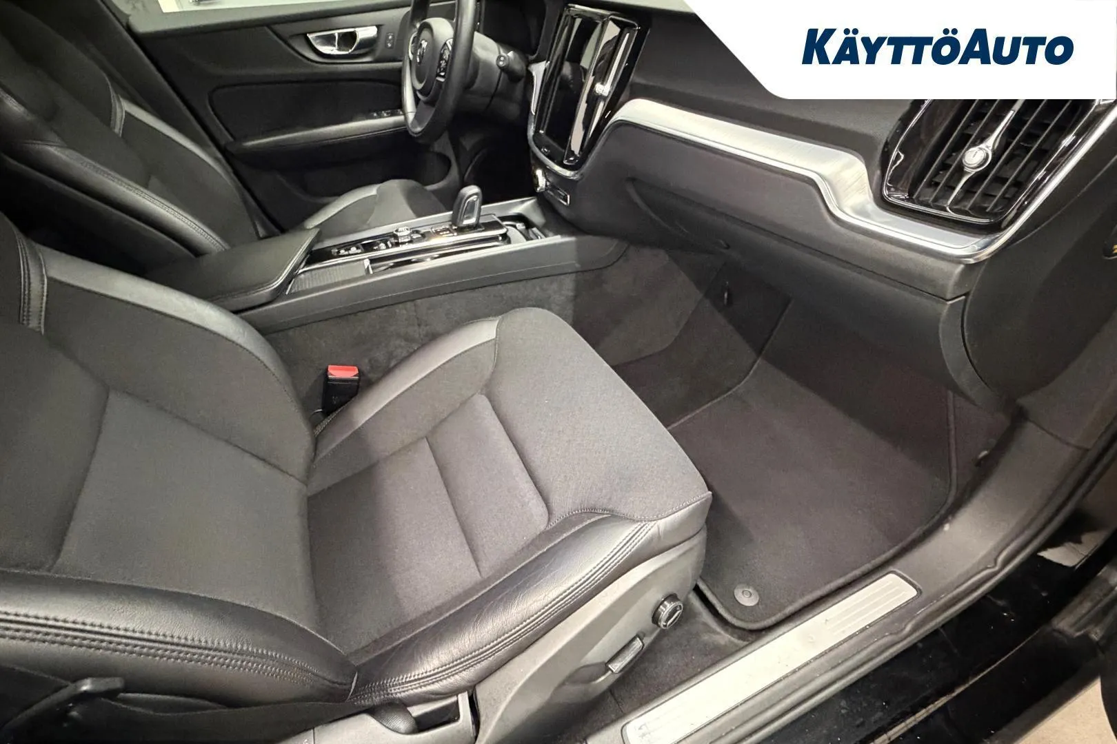 Volvo V60 YXN-536 carousel image