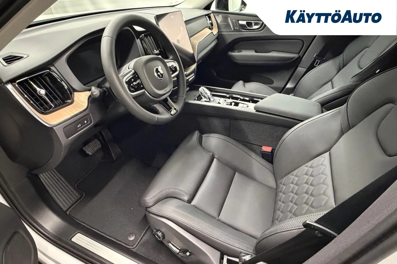 Volvo XC60 YMG-604 carousel image