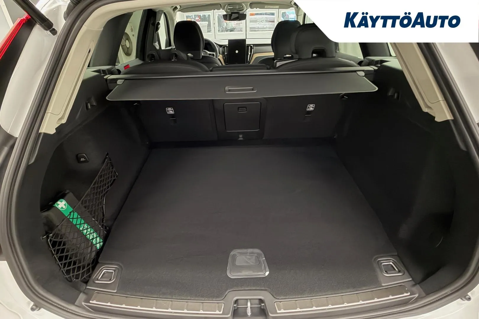 Volvo XC60 YMG-604 carousel image