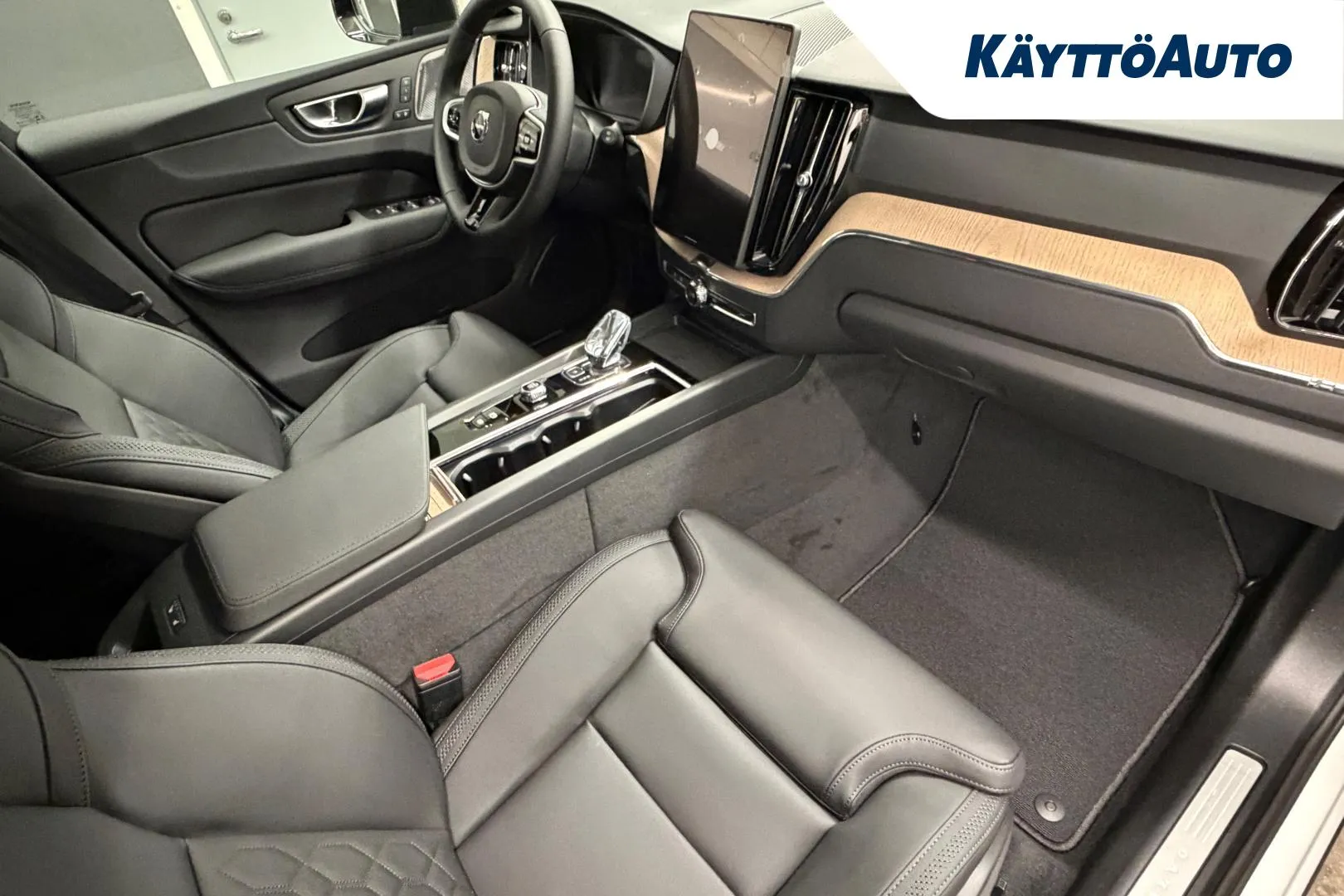 Volvo XC60 YMG-604 carousel image