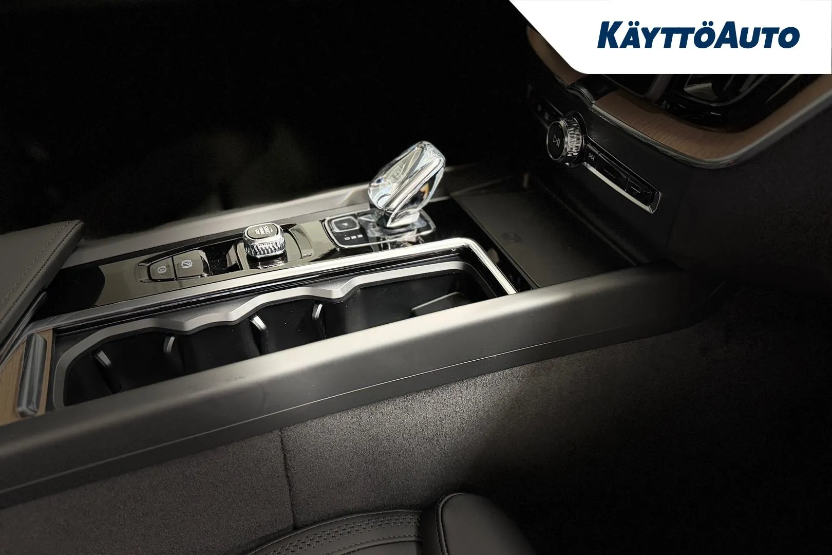 Volvo XC60 YMG-604 carousel image