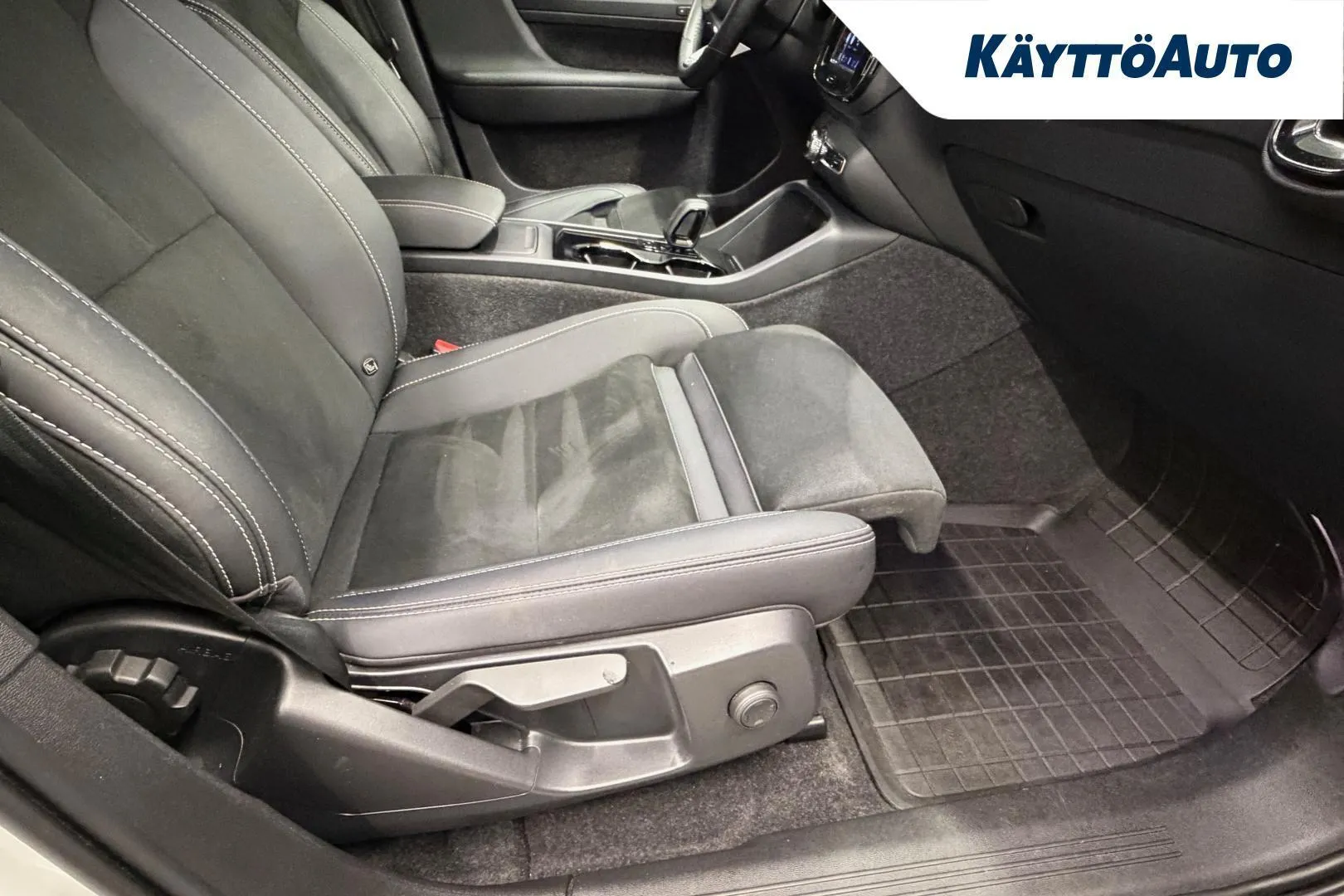 Volvo XC40 GPJ-212 carousel image