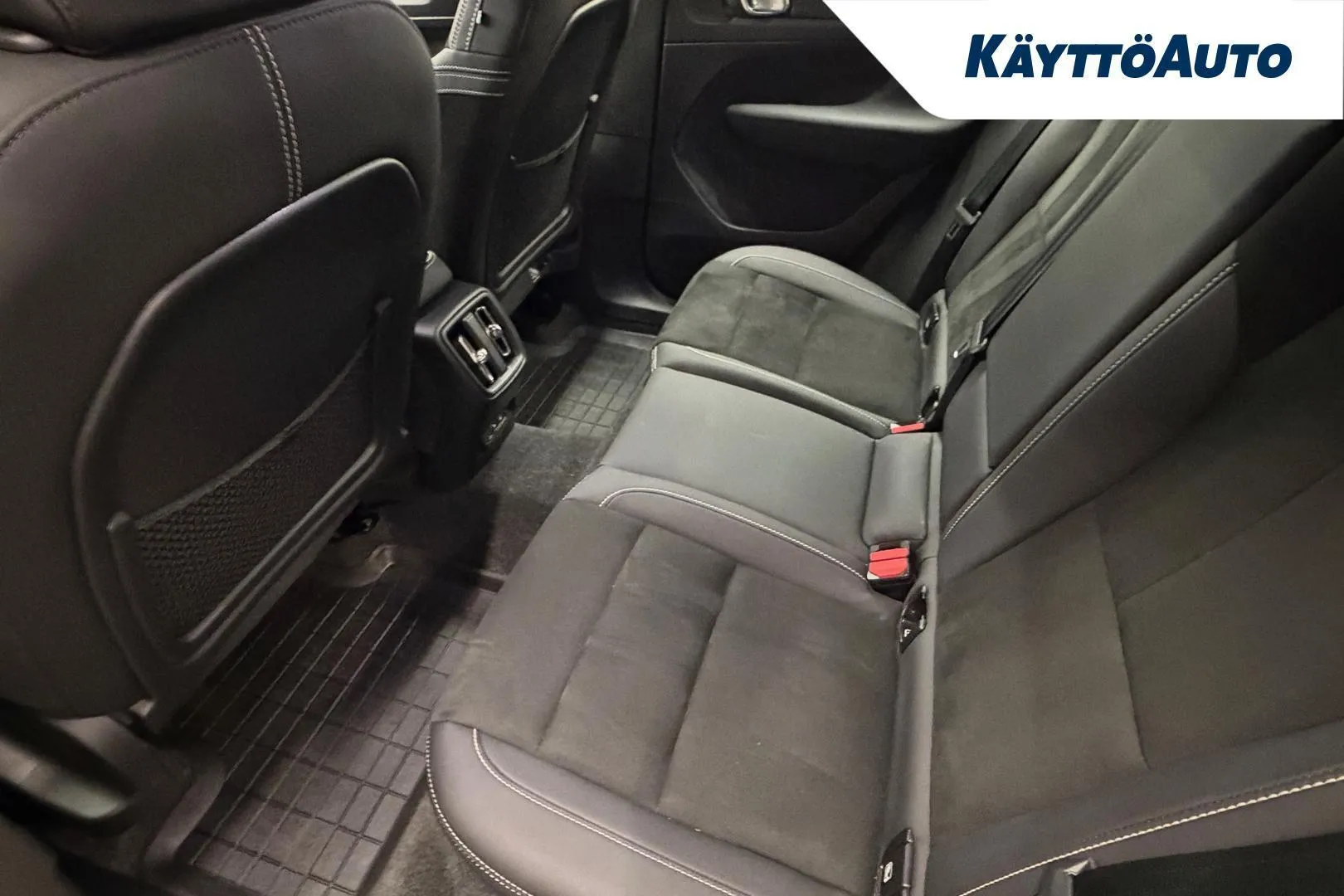 Volvo XC40 GPJ-212 carousel image