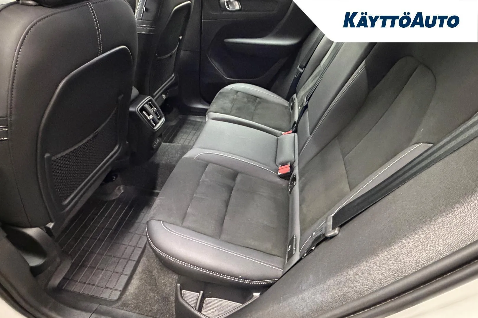 Volvo XC40 GPJ-212 carousel image