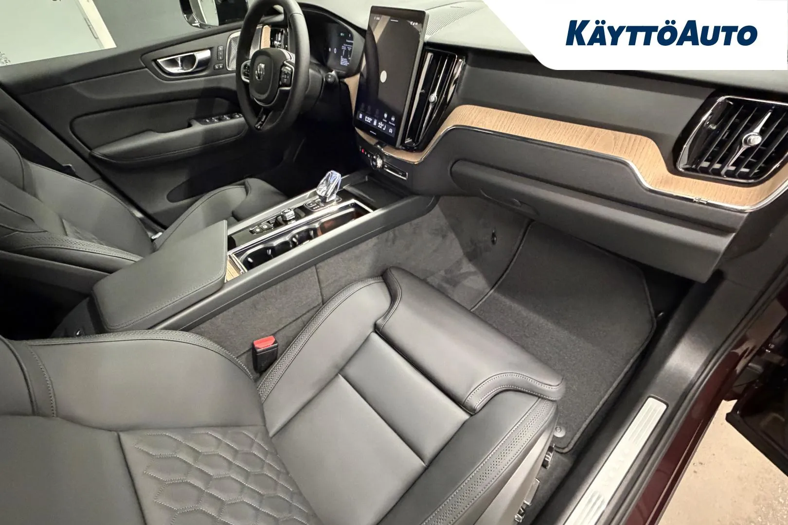 Volvo XC60 XTS-304 carousel image