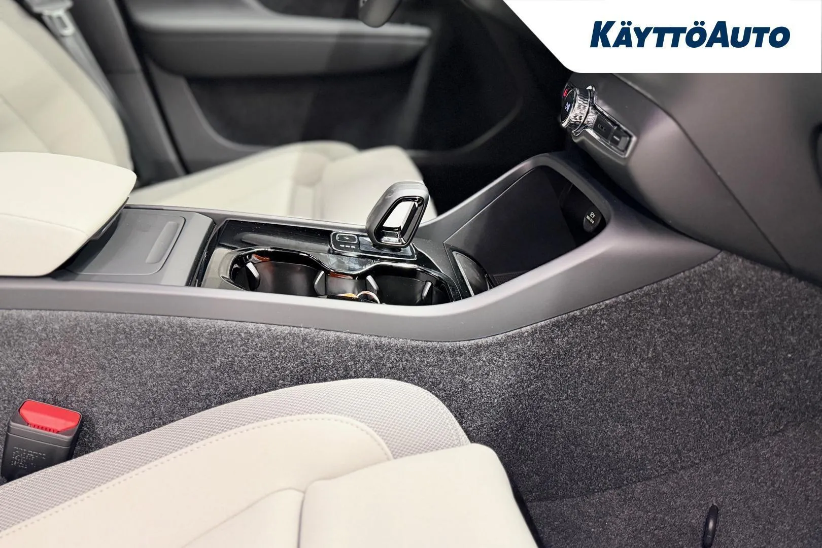 Volvo EX40 YMJ-641 carousel image