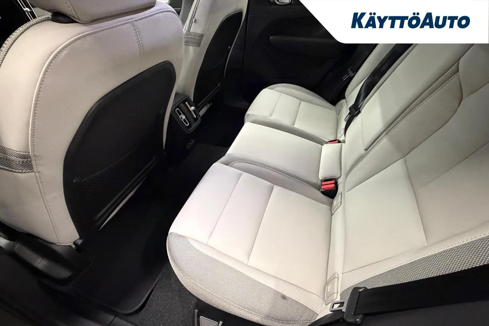 Volvo EX40 YMJ-641 carousel image