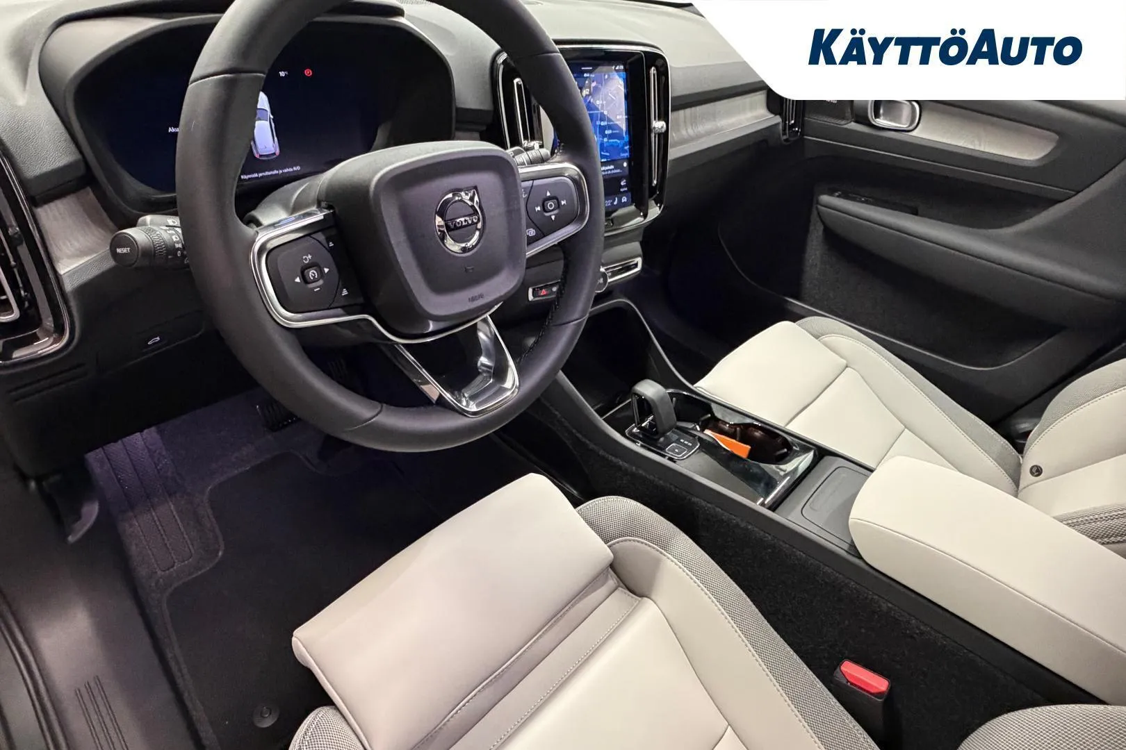 Volvo EX40 YMJ-641 carousel image