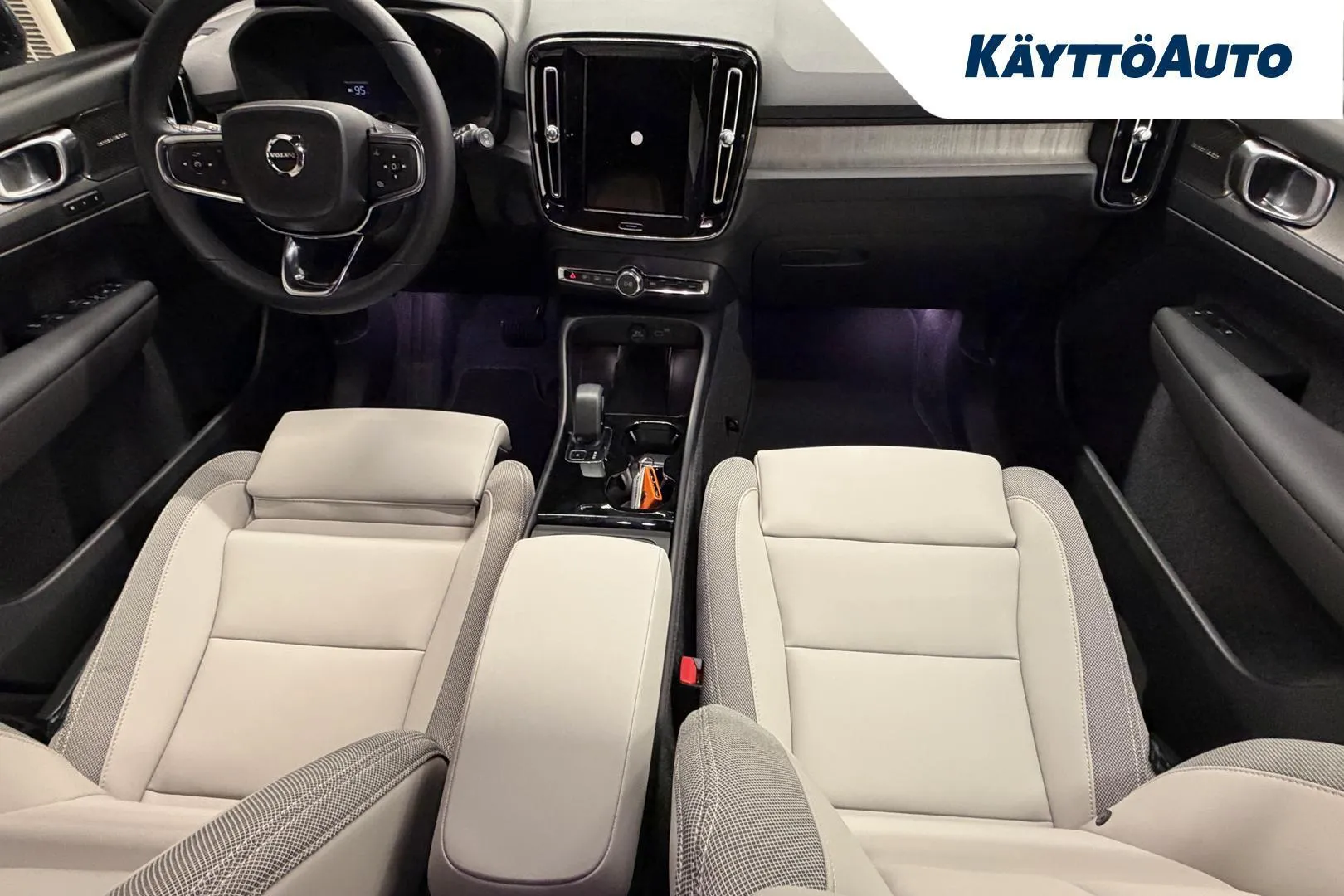 Volvo EX40 YMJ-641 carousel image