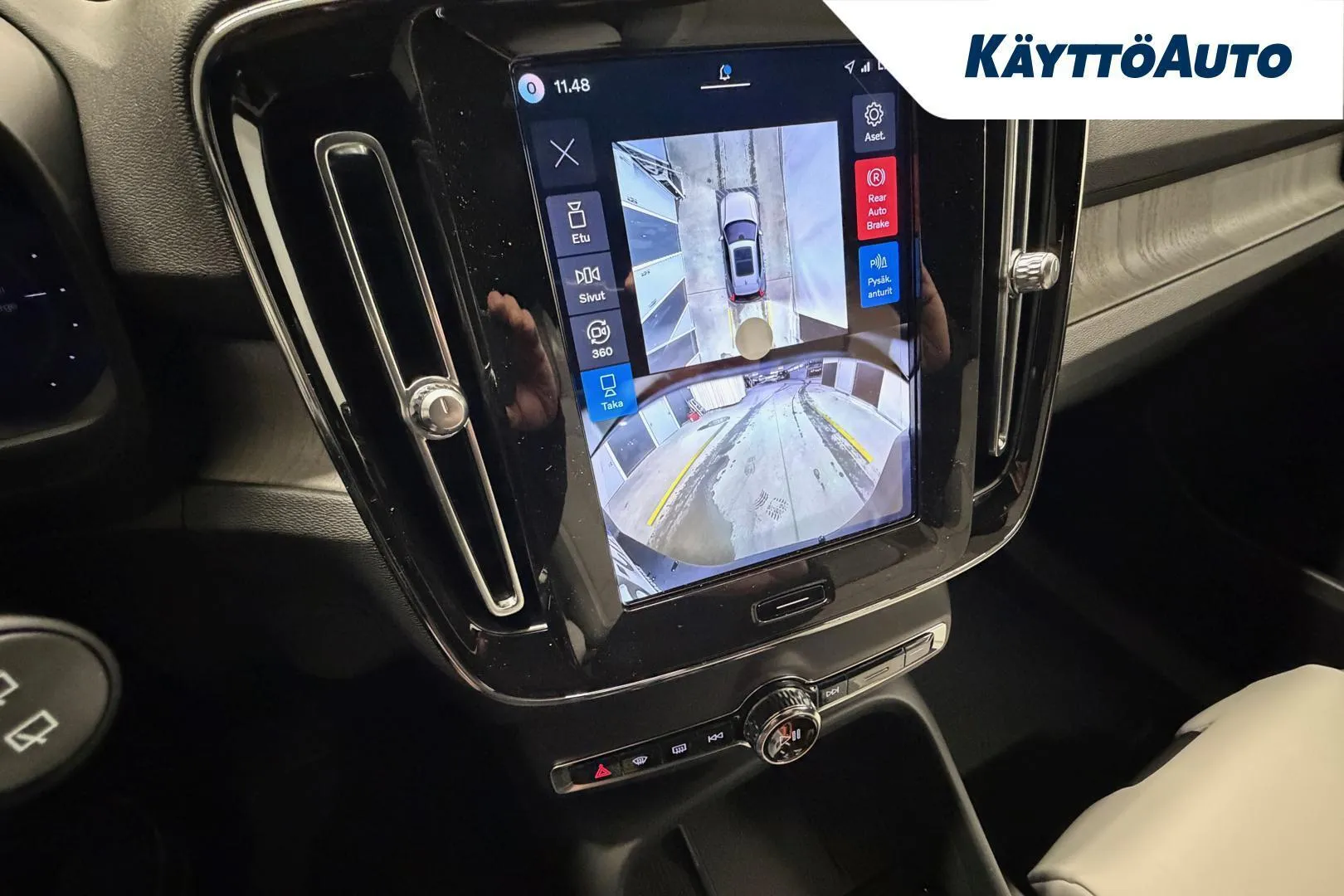 Volvo EX40 YMJ-641 carousel image