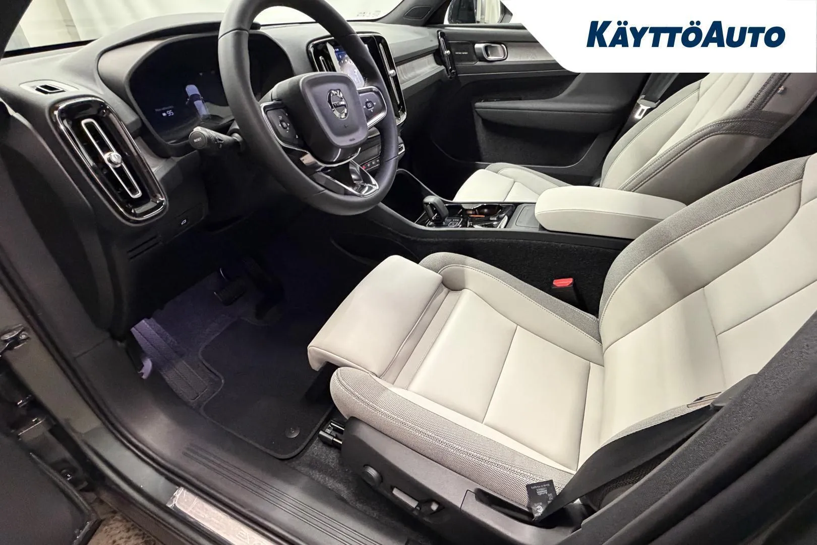 Volvo EX40 YMJ-641 carousel image