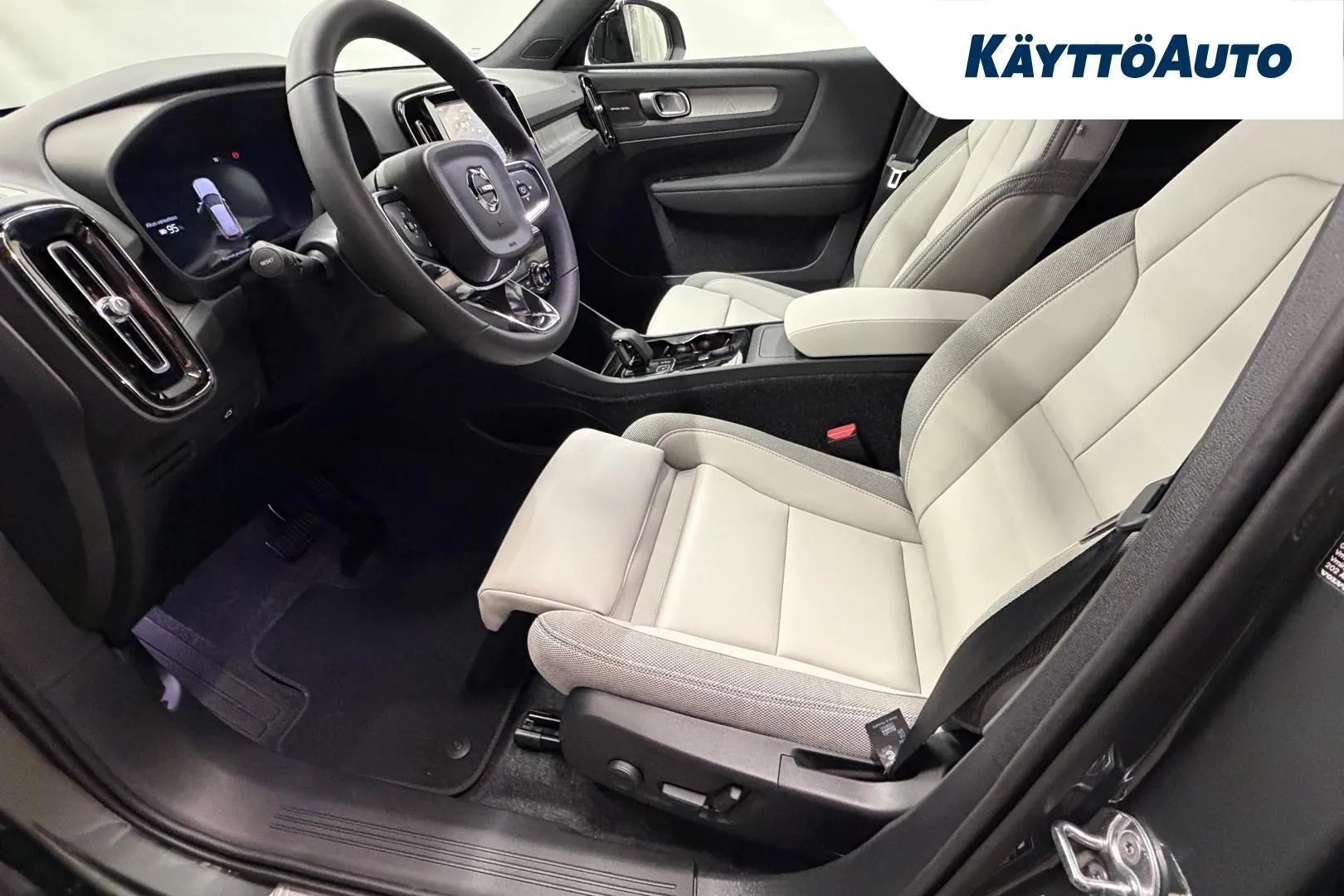 Volvo EX40 YMJ-641 carousel image