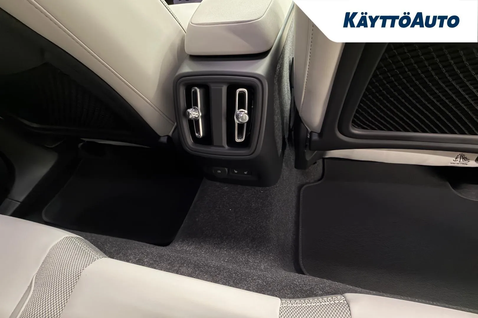 Volvo EX40 YMJ-641 carousel image