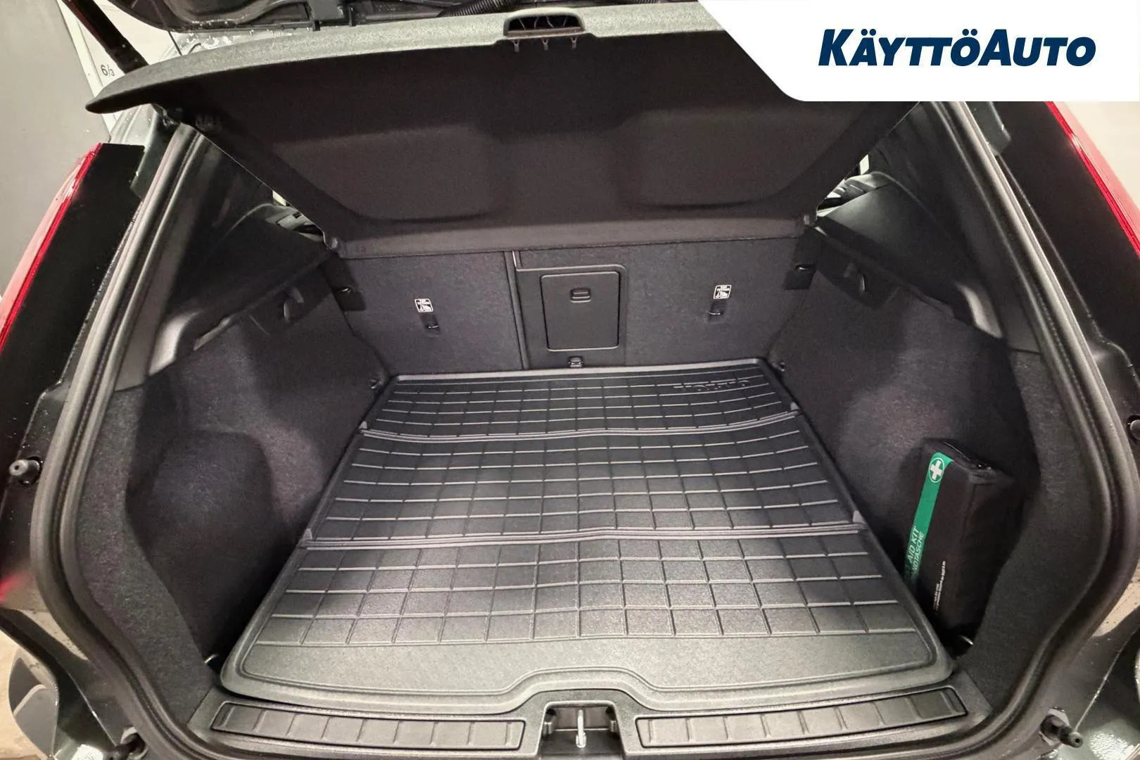 Volvo EX40 YMJ-641 carousel image