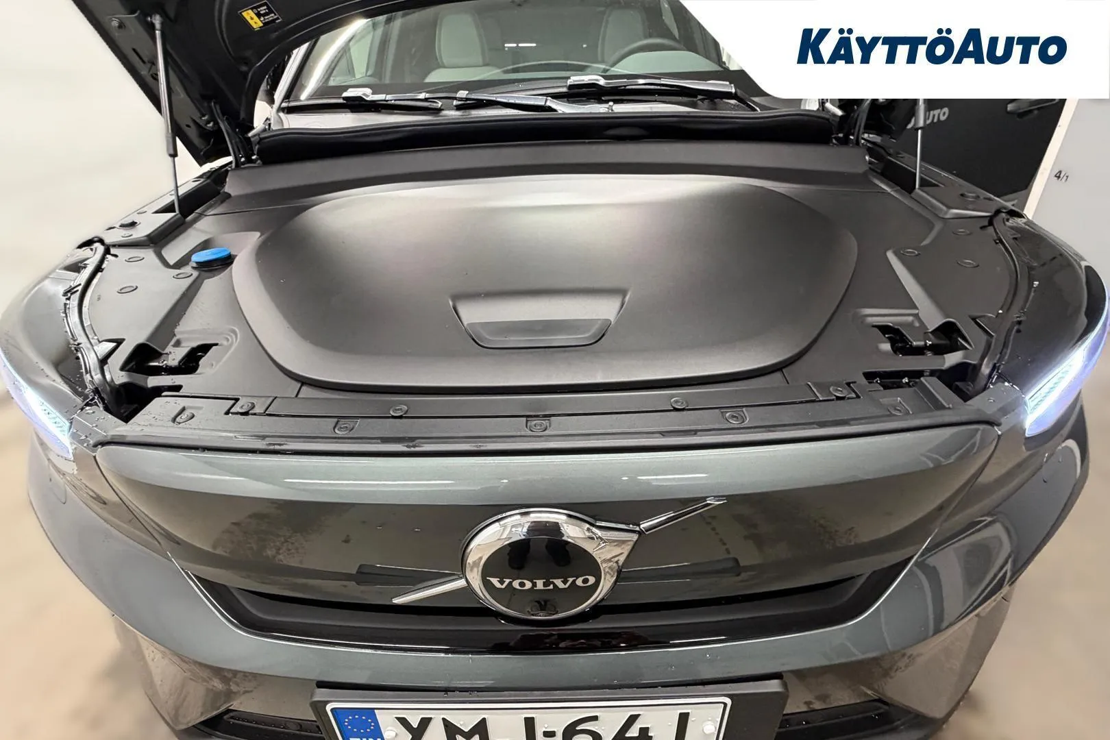 Volvo EX40 YMJ-641 carousel image