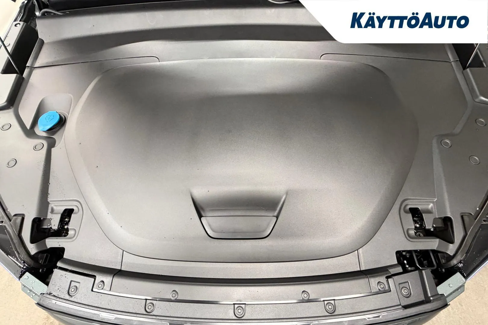 Volvo EX40 YMJ-641 carousel image