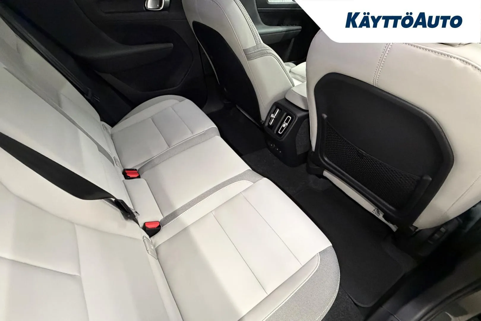 Volvo EX40 YMJ-641 carousel image