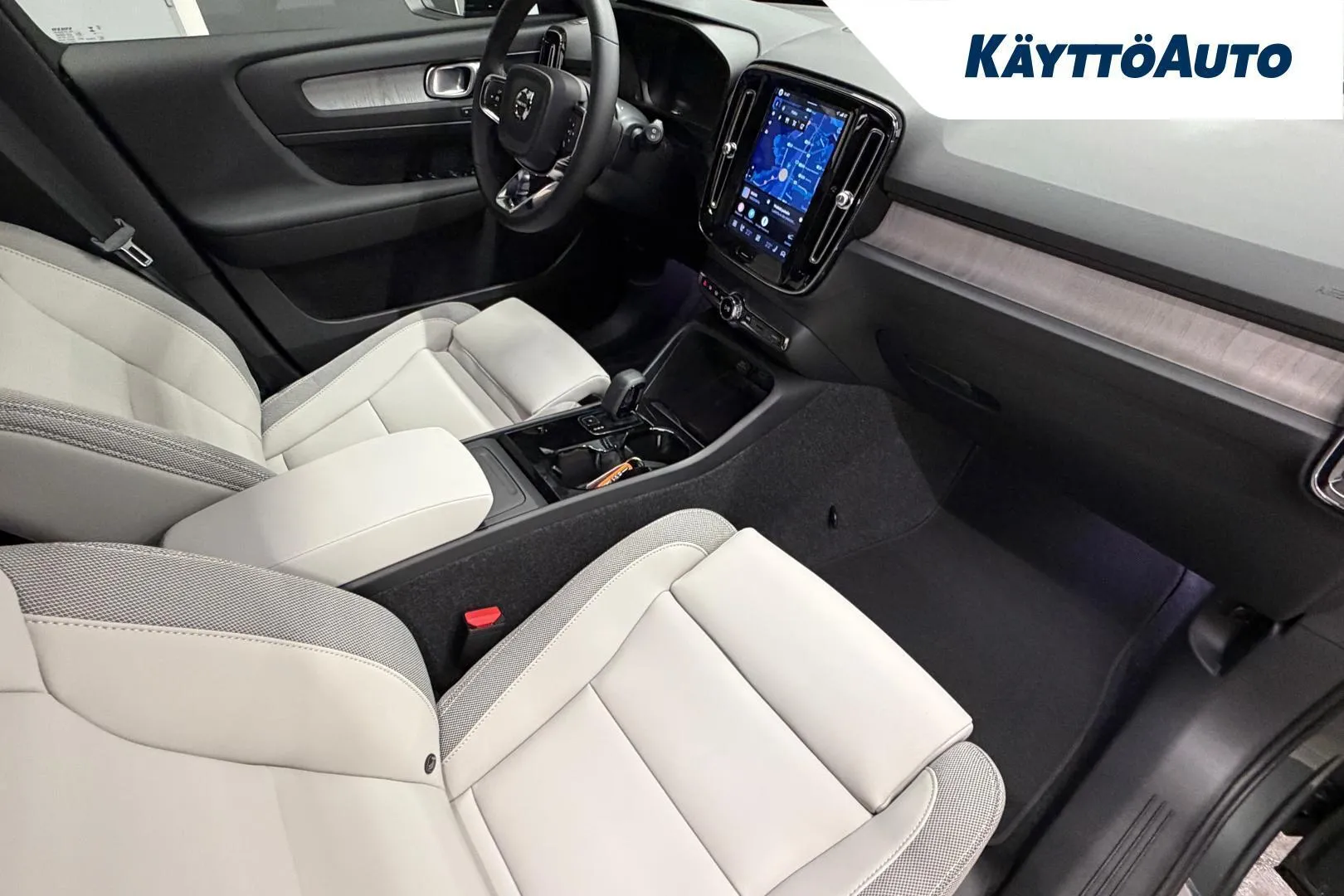 Volvo EX40 YMJ-641 carousel image