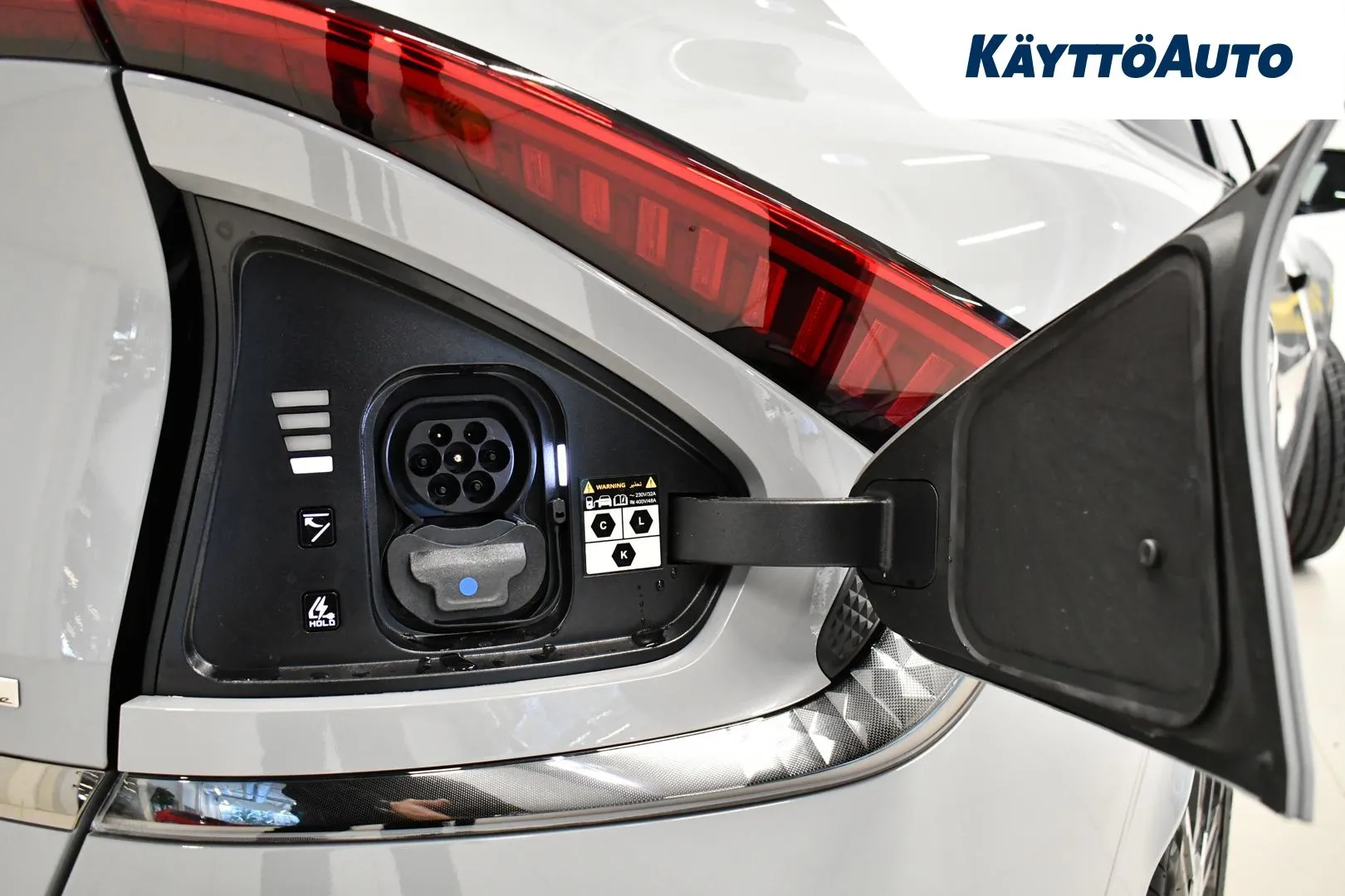 Kia EV6 KXO-638 carousel image