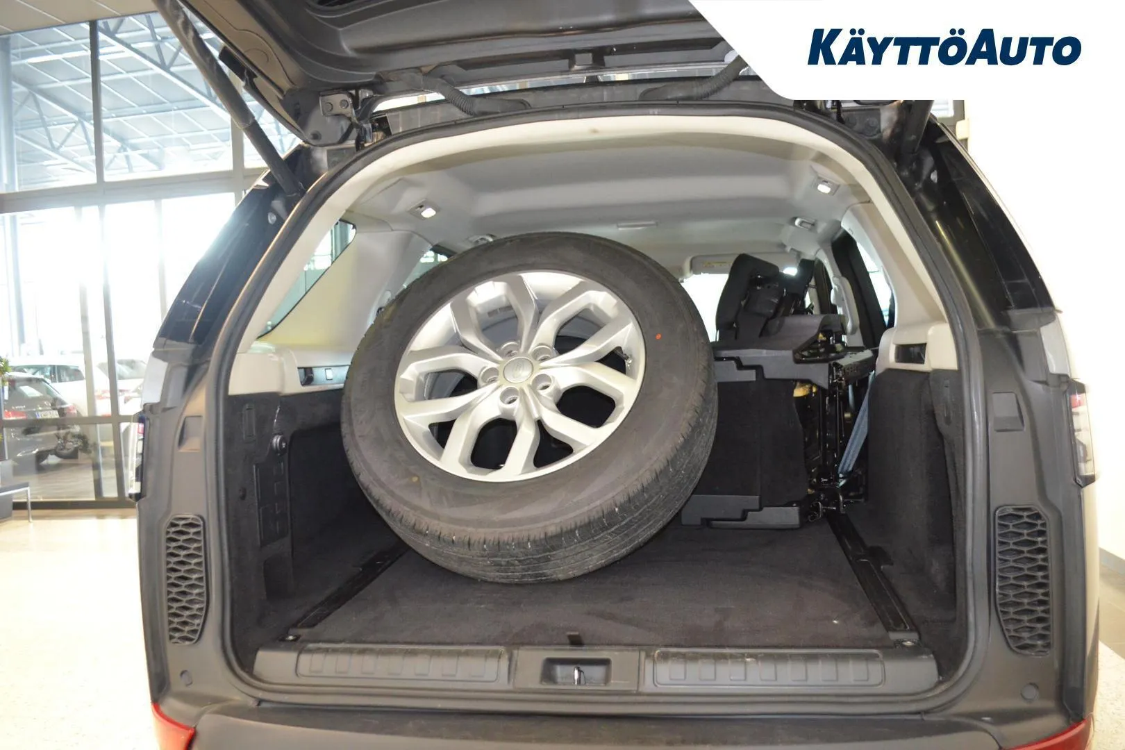 LAND ROVER Discovery LON-499 carousel image