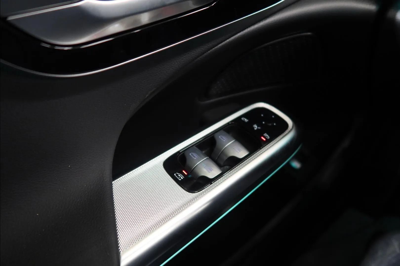 Mercedes-Benz E SZH-206 carousel image