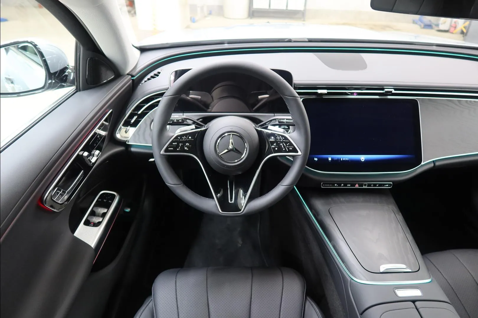 Mercedes-Benz E SZH-206 carousel image