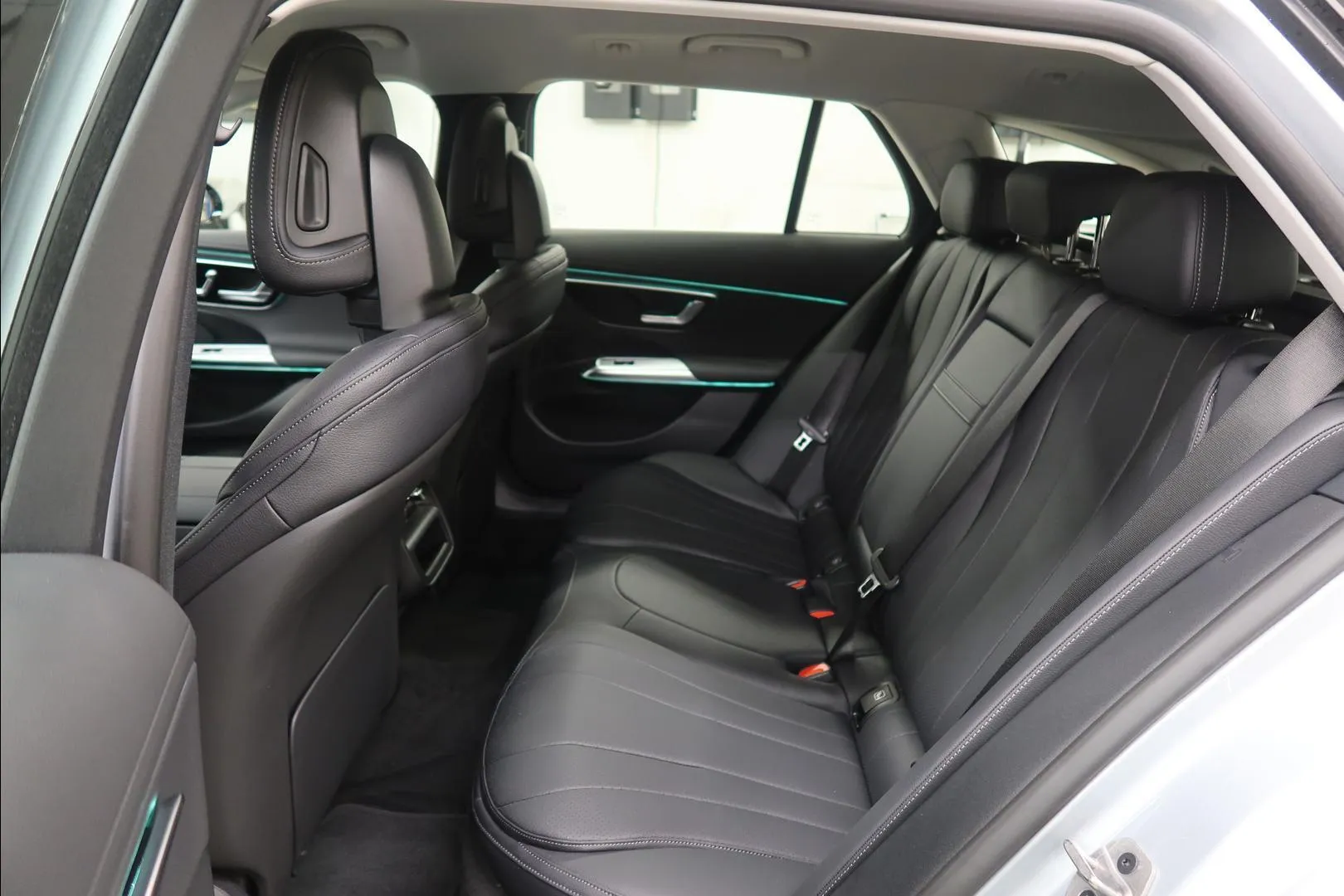 Mercedes-Benz E SZH-206 carousel image