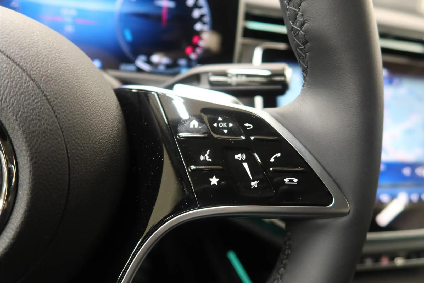 Mercedes-Benz E SZH-206 carousel image