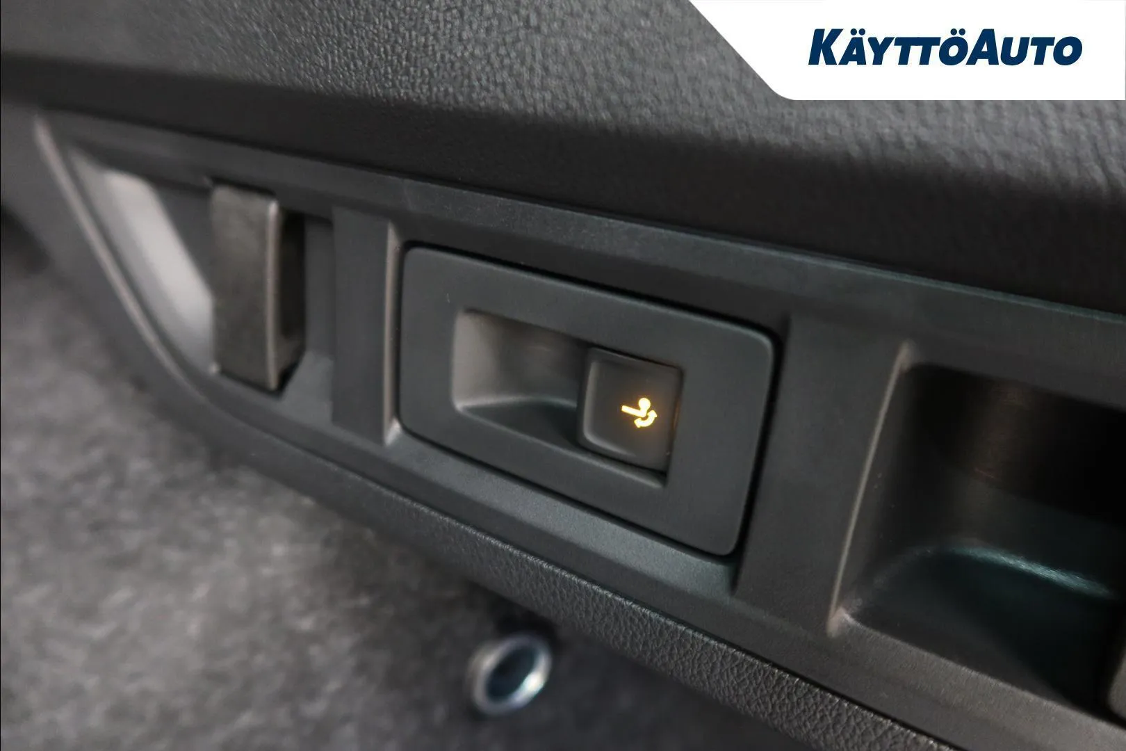 Skoda Octavia RXO-742 carousel image