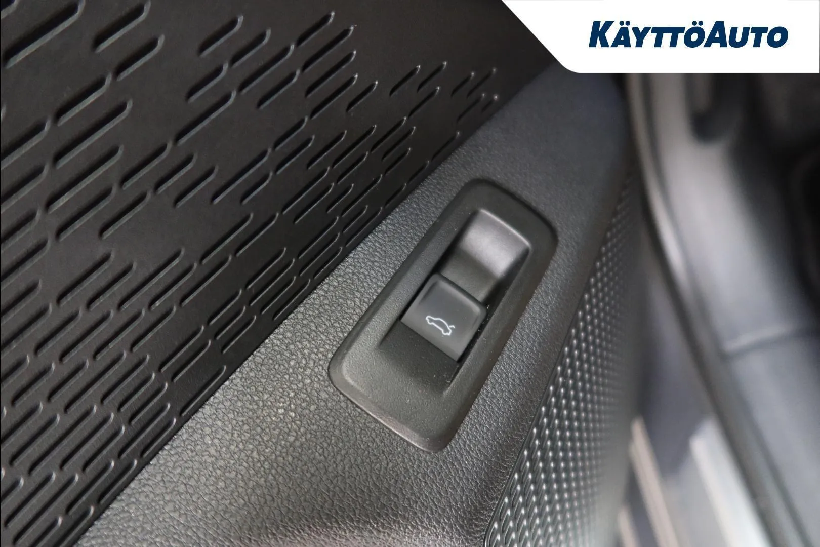 Skoda Octavia RXO-742 carousel image