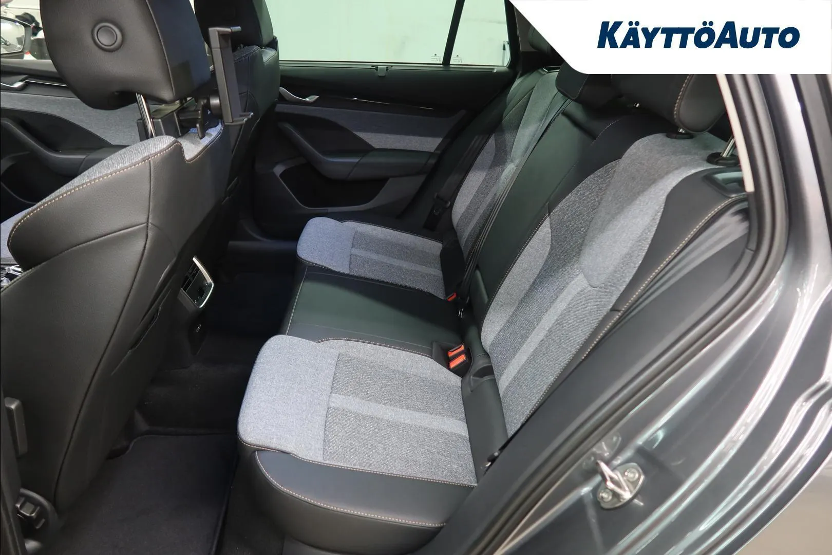 Skoda Octavia RXO-742 carousel image