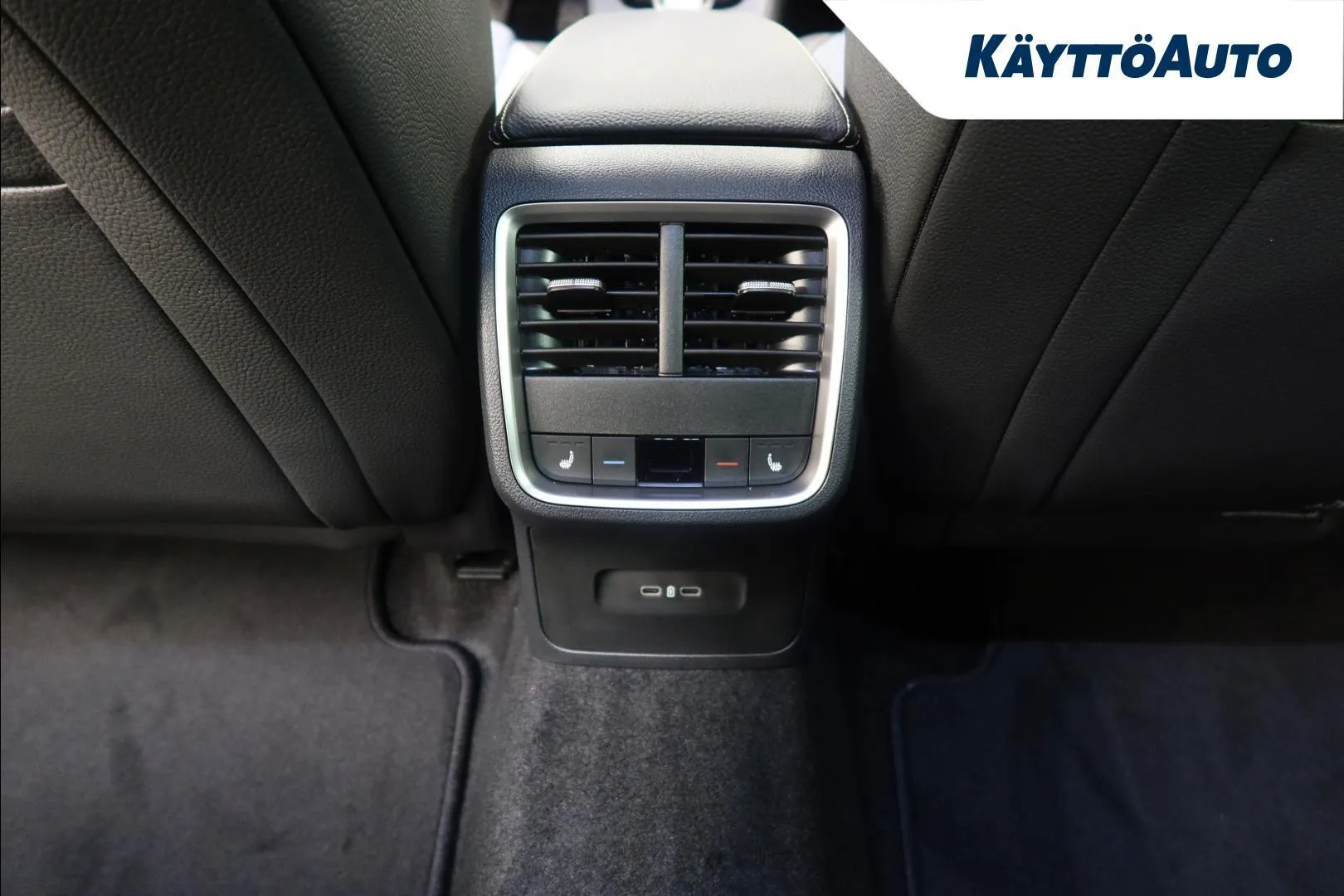 Skoda Octavia RXO-742 carousel image