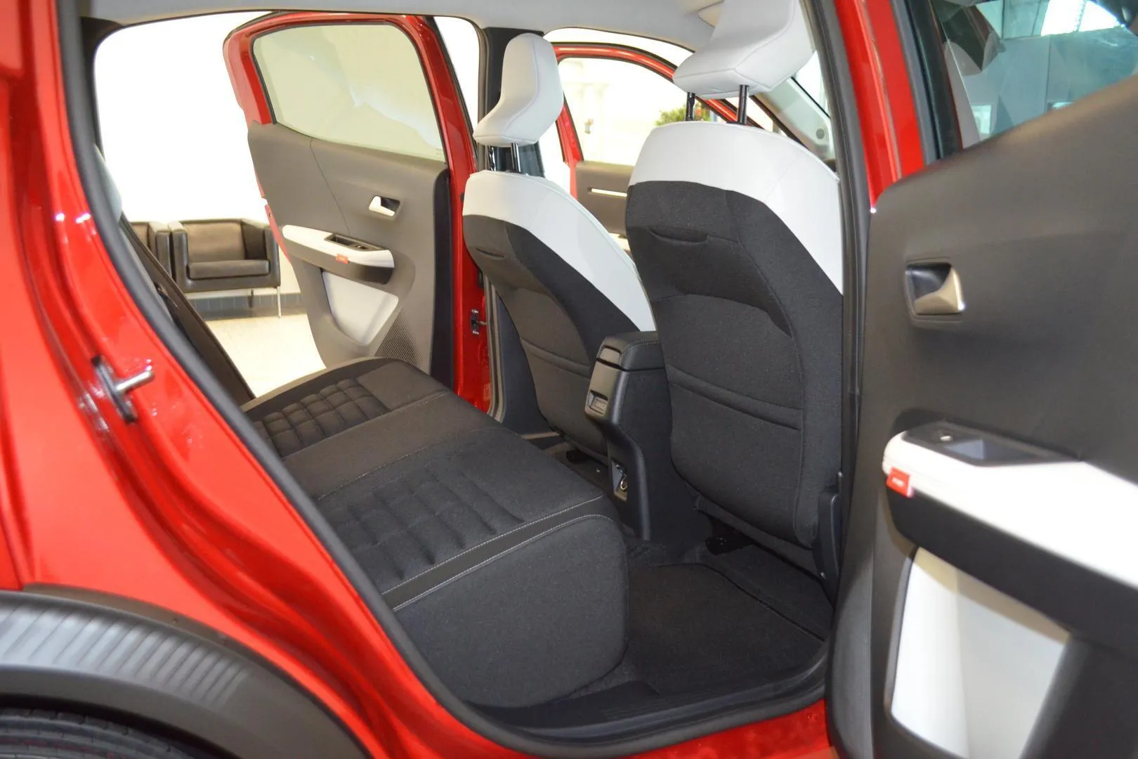 Citroen e-C3 Aircross XTN-316 carousel image