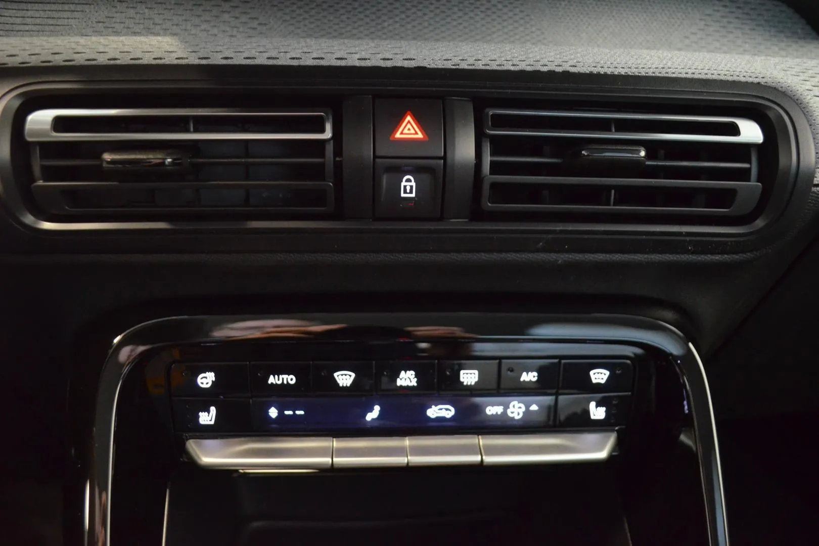 Citroen e-C3 Aircross XTN-316 carousel image