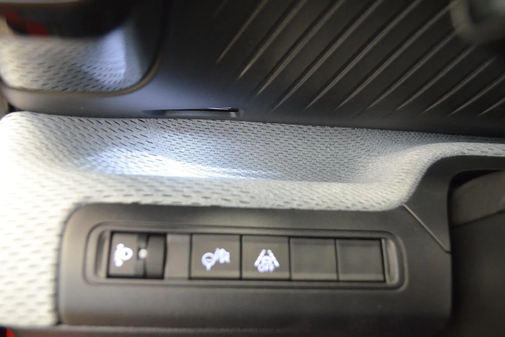 Citroen e-C3 Aircross XTN-316 carousel image