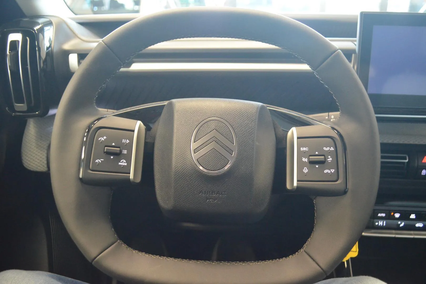 Citroen e-C3 Aircross XTN-316 carousel image