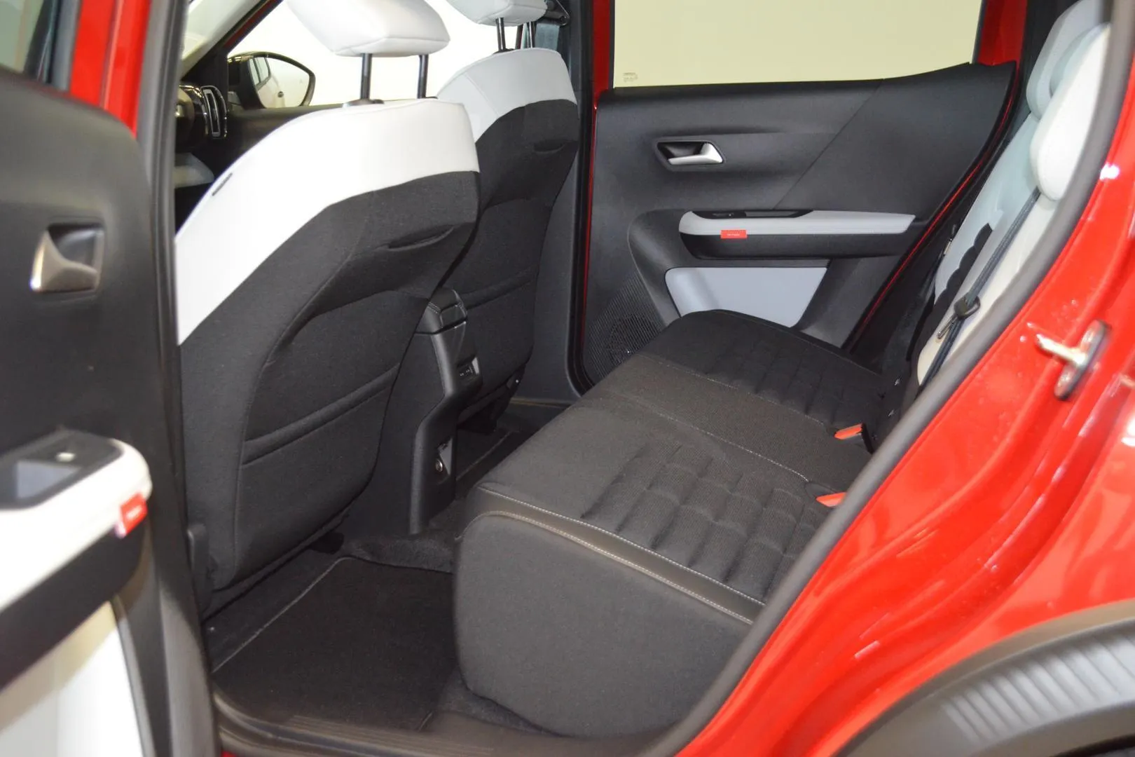 Citroen e-C3 Aircross XTN-316 carousel image