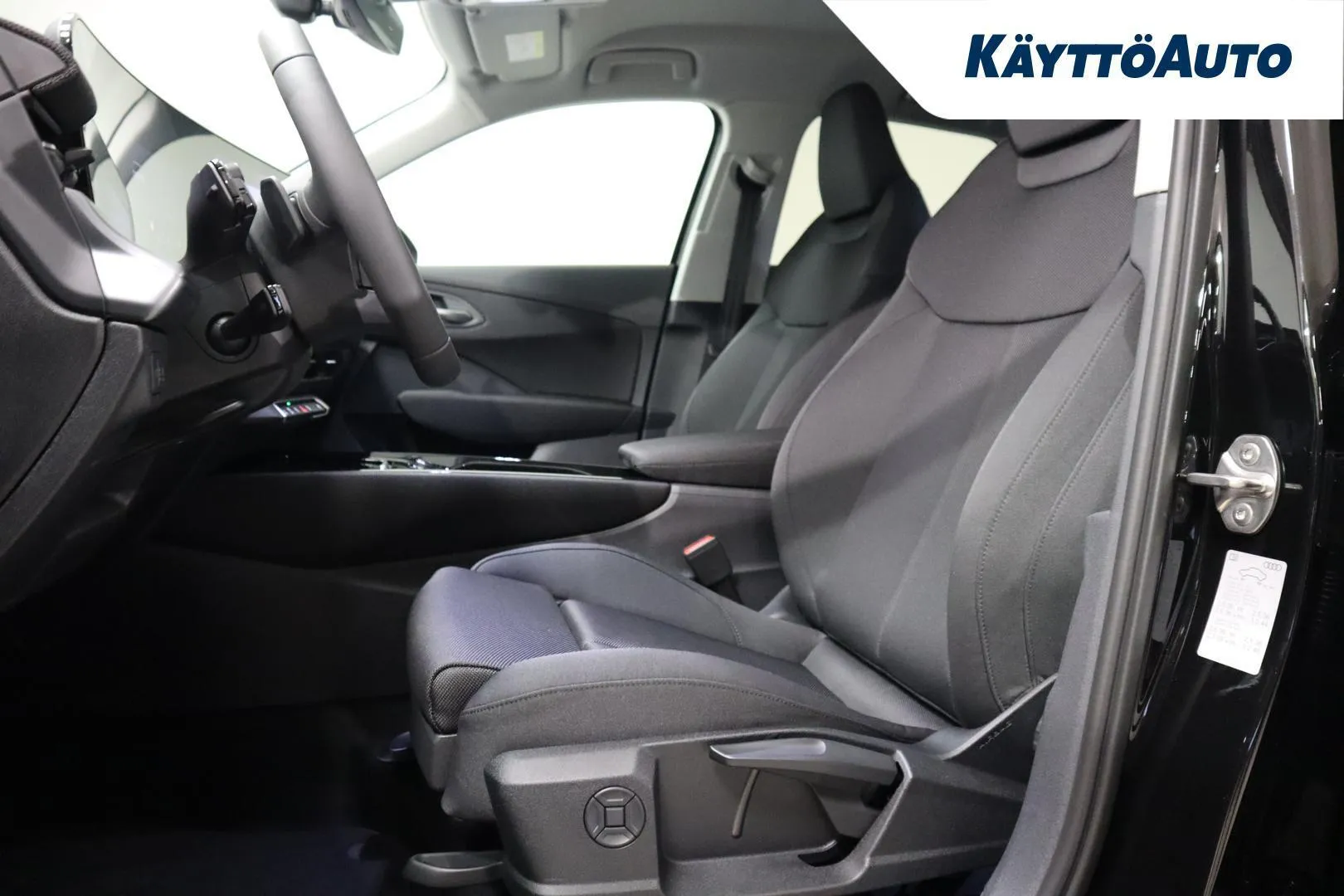 Audi Q3 YMC-255 carousel image