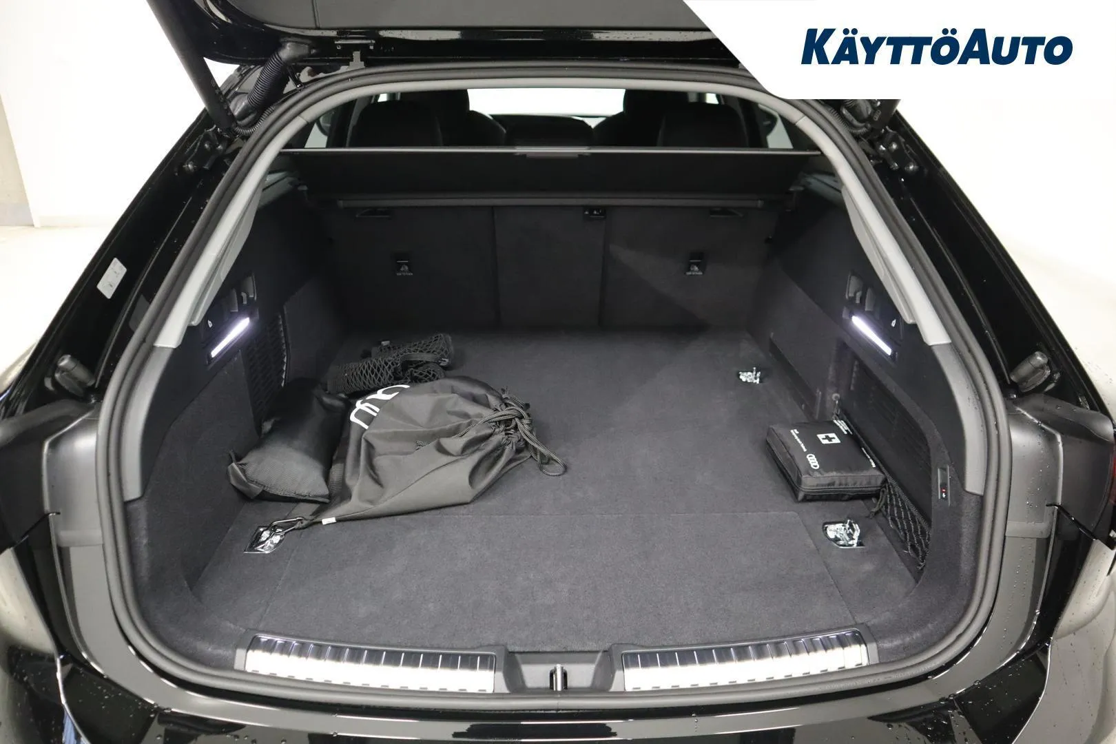 Audi A6 YMH-226 carousel image