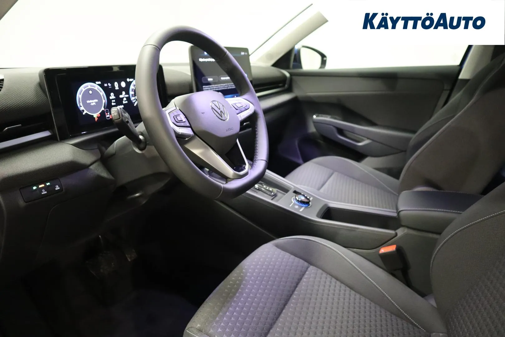 Volkswagen T-Roc LTO-476 carousel image