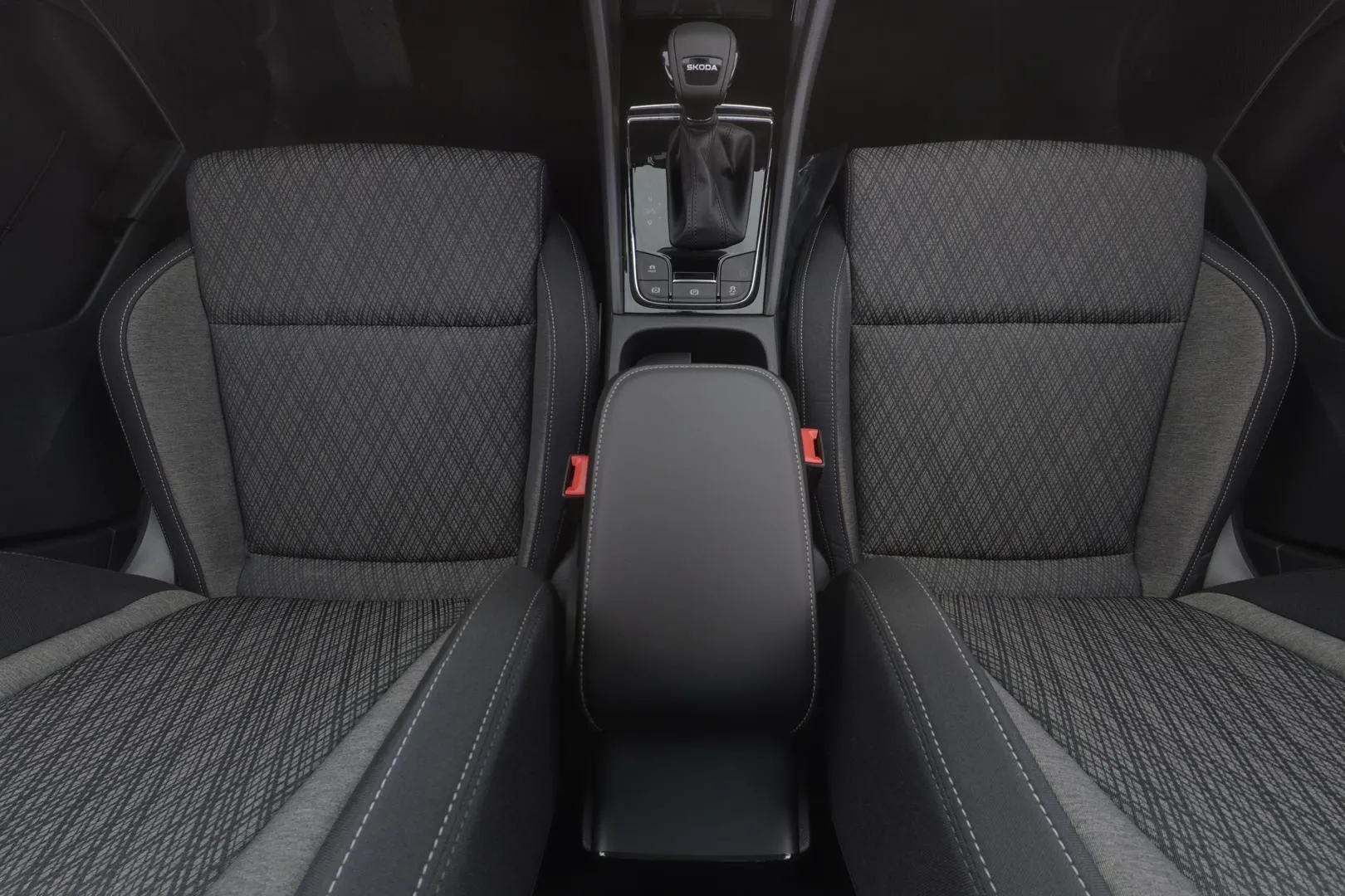 Skoda Karoq LTO-966 carousel image