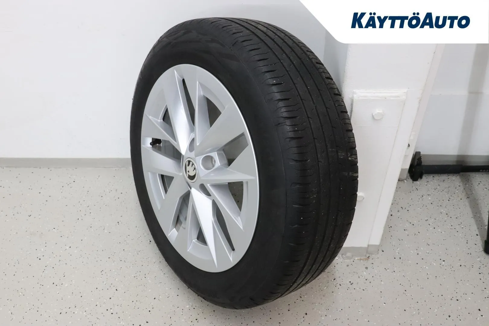 Skoda Octavia XRT-265 carousel image