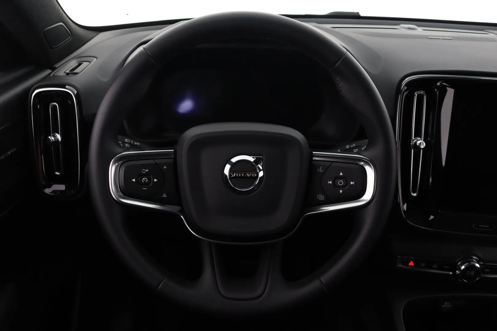 Volvo EC40 IST-131 carousel image