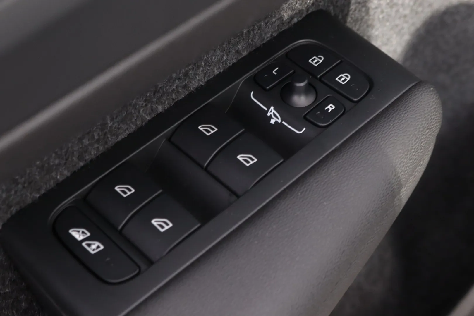 Volvo EC40 IST-131 carousel image